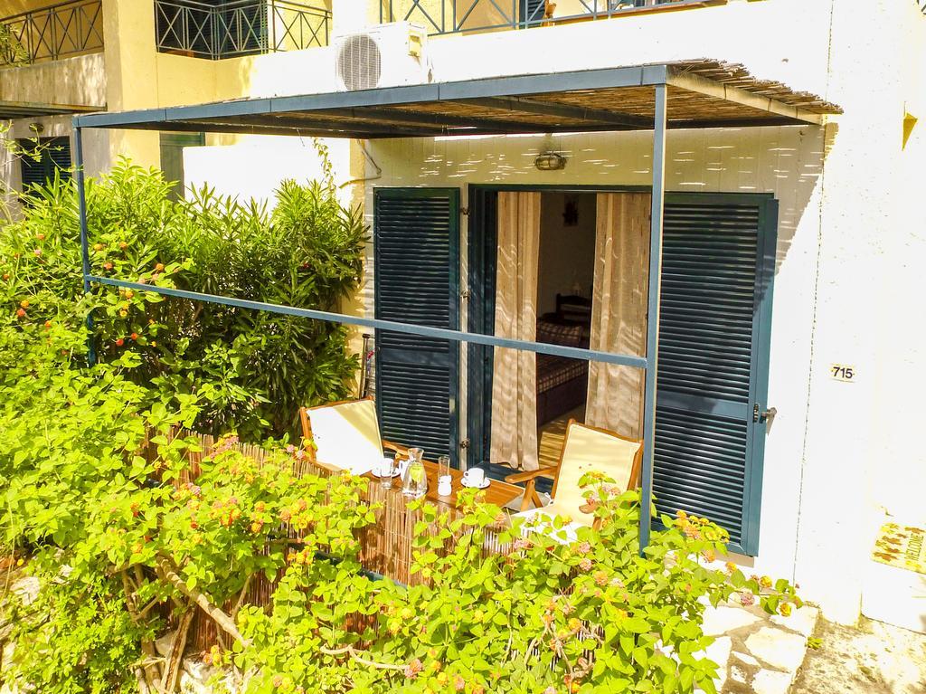 Manto On The Beach Apartments Барбати Экстерьер фото